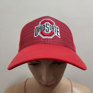 ON THE MARK OHIO STATE LINED SCARLET ONEFIT HAT